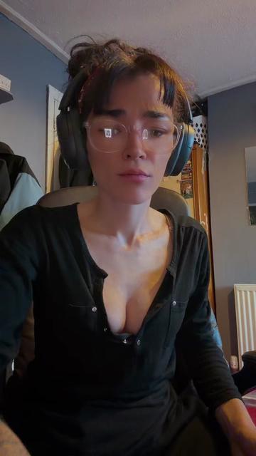 @MistressOfEvil😈