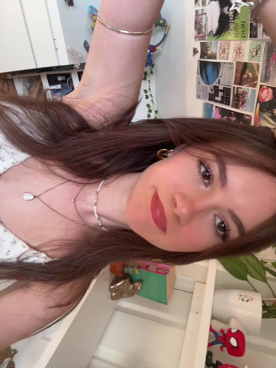 @ellie ⭑