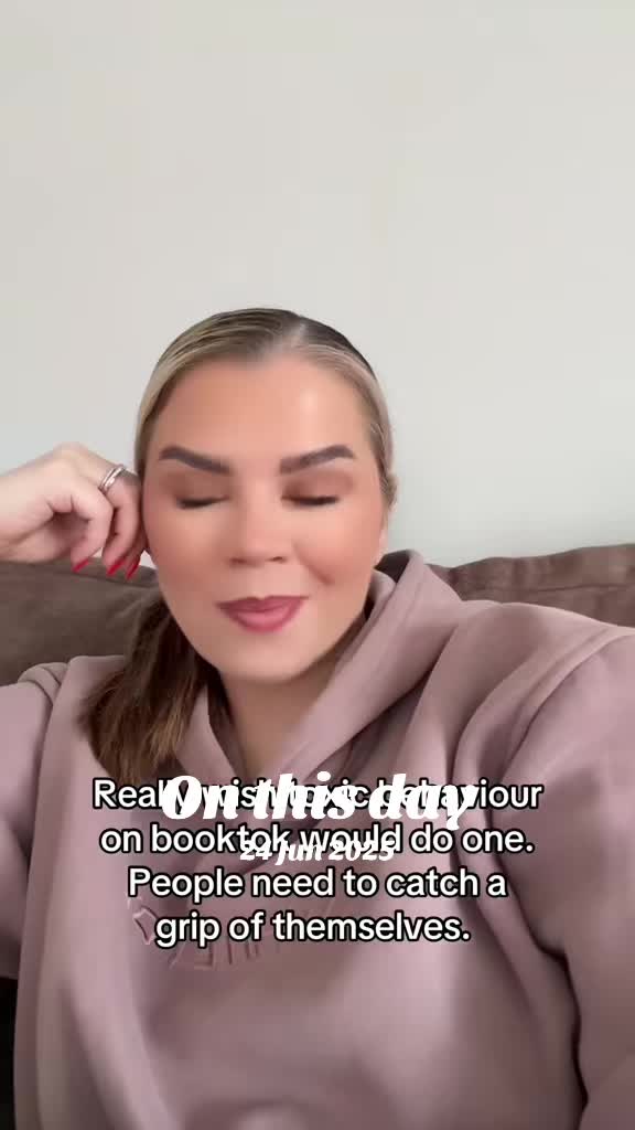 @📚 PlotTwistPixie 🧚&zwj;♂️