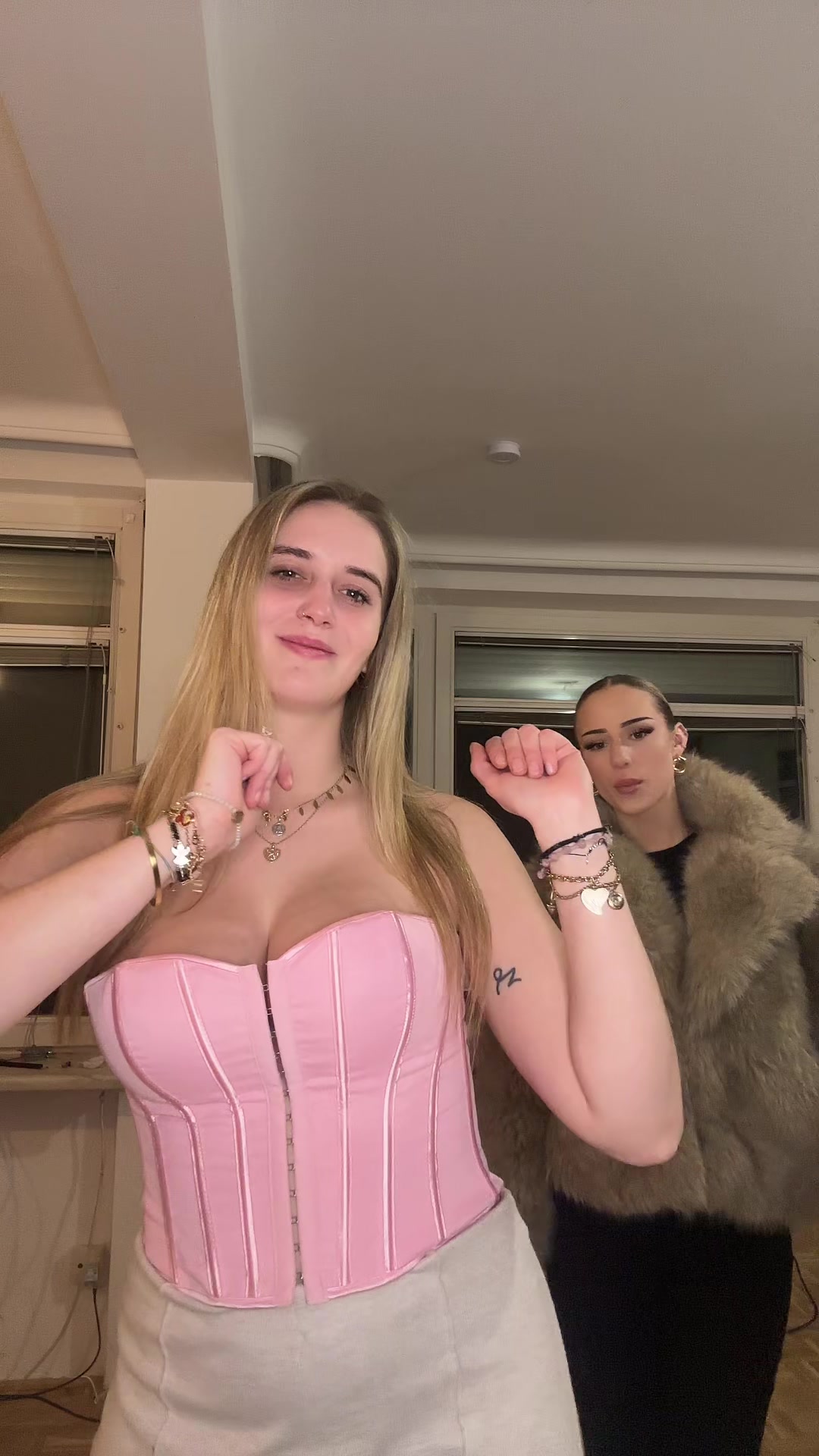 @official.mona