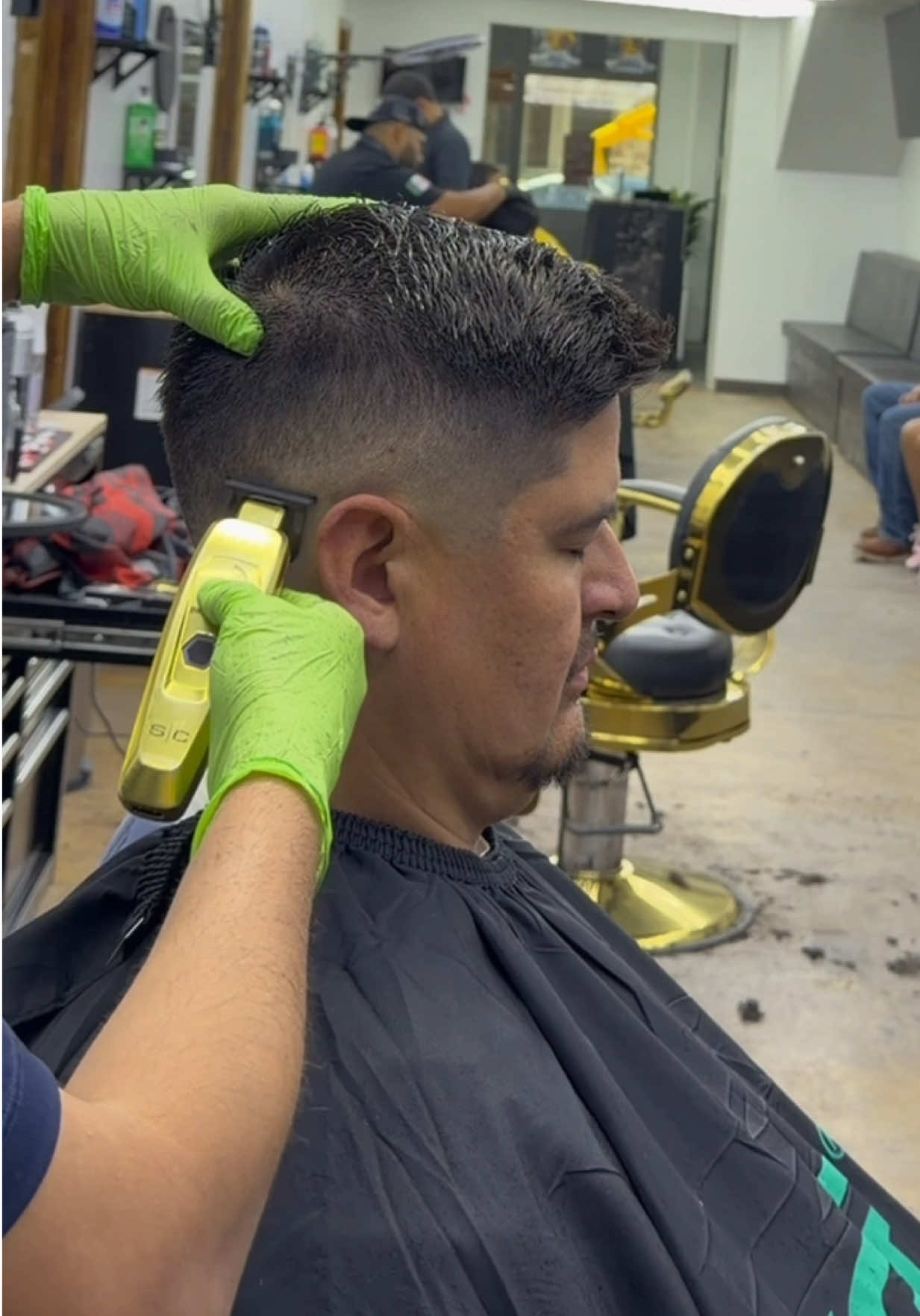 @Jisai Barber