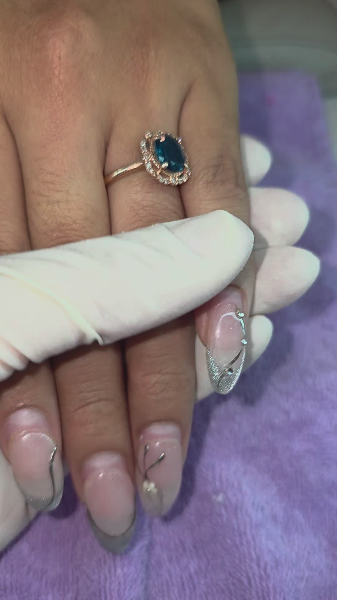 @AnneNails