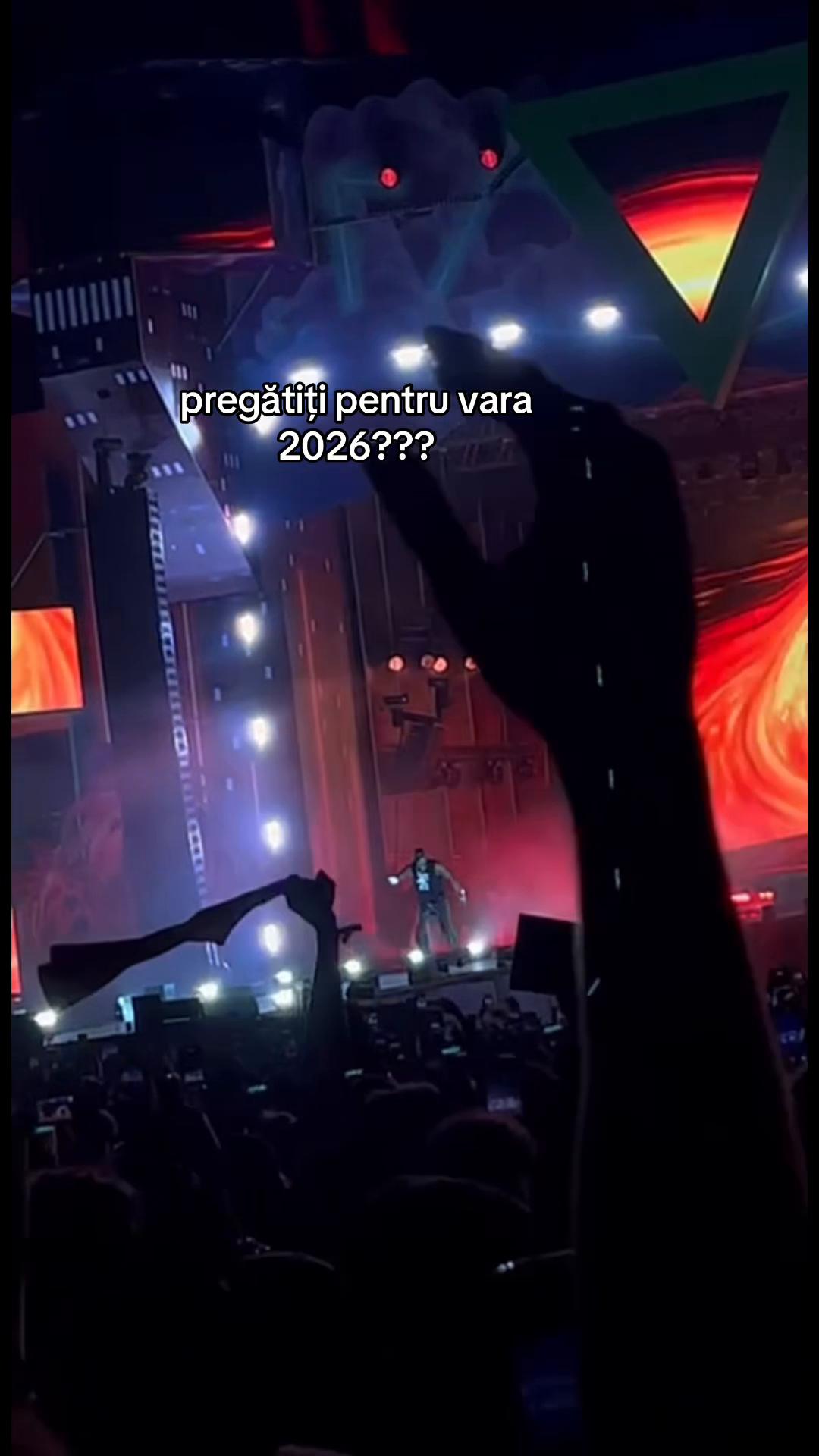 @𝒱