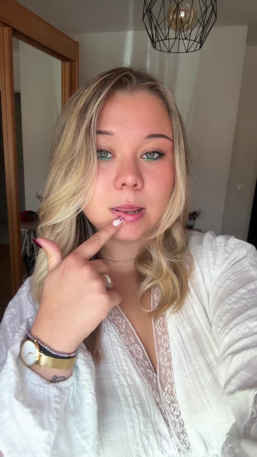 @Ath&eacute;na&iuml;s &hearts;️