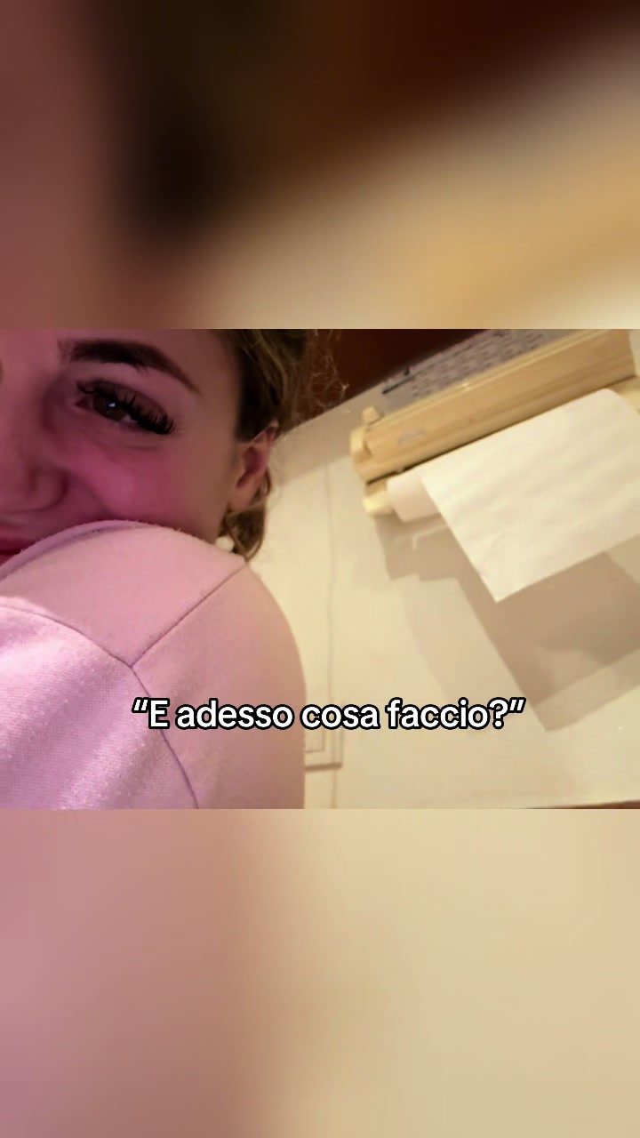 @annaazanella