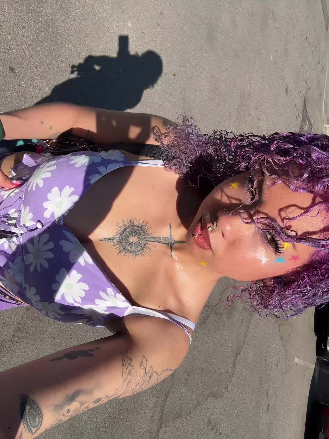@thegirlinurphone