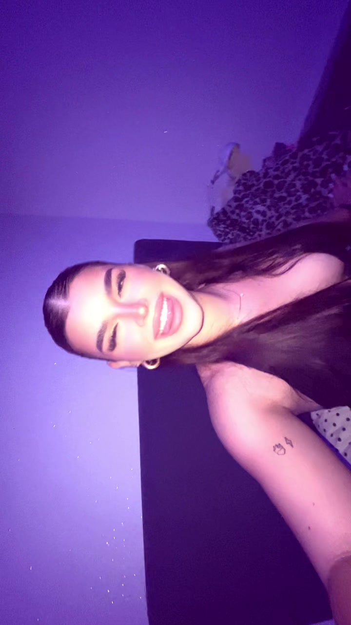 @_fefe_