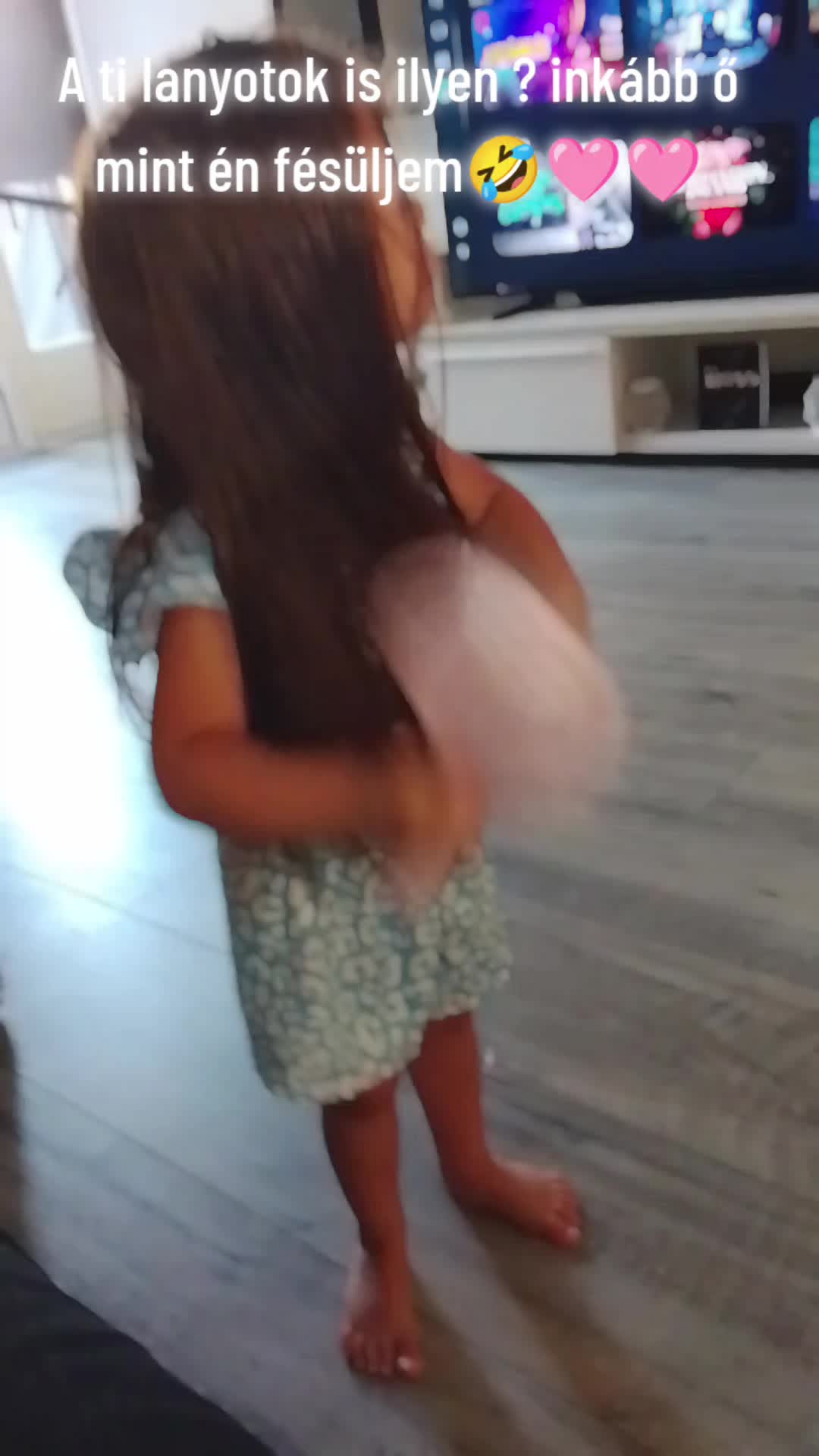@Jennifer Várady