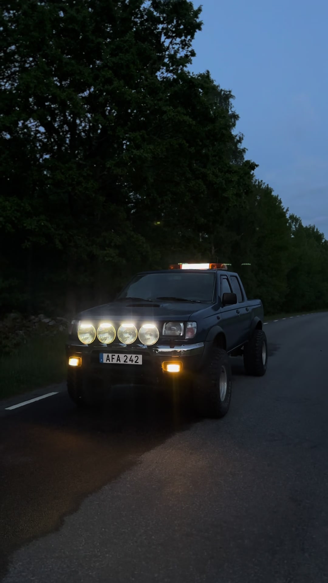 @🛻💨 🚓🚨👮♂️ • ovänner