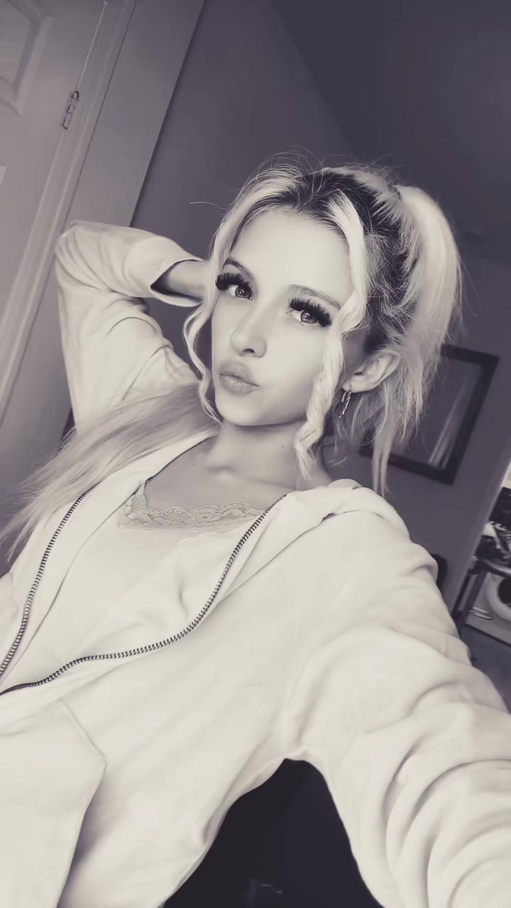 @Demi