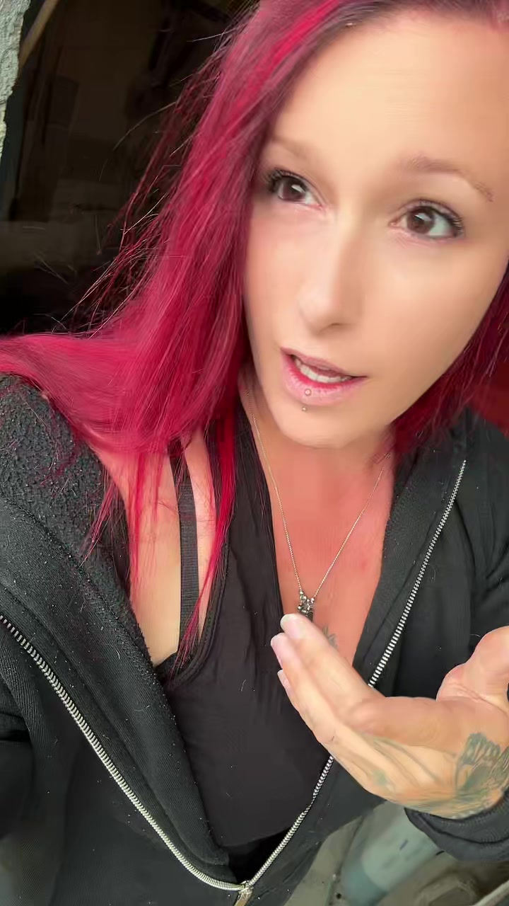 @Julia🦋🖤