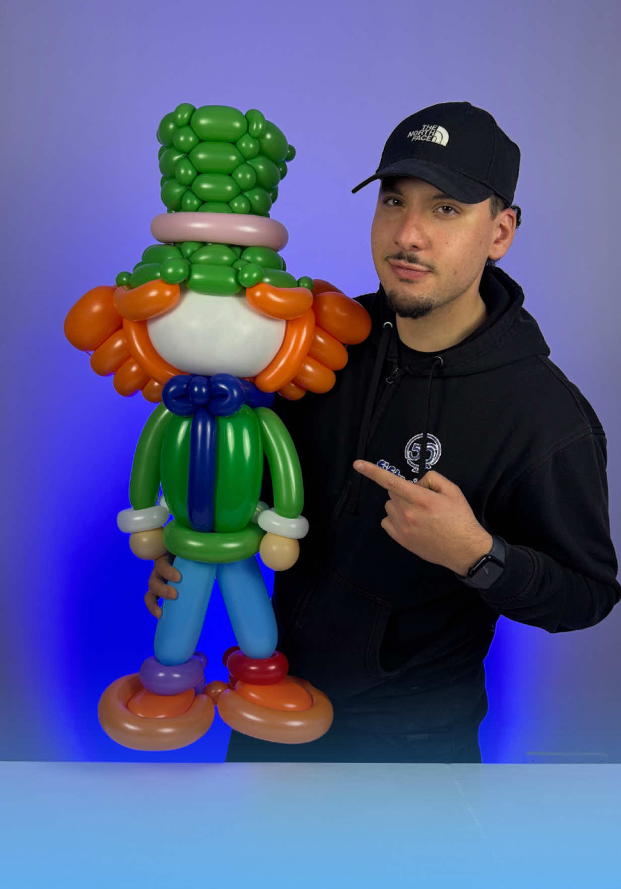 @Nello_Balloon Artist
