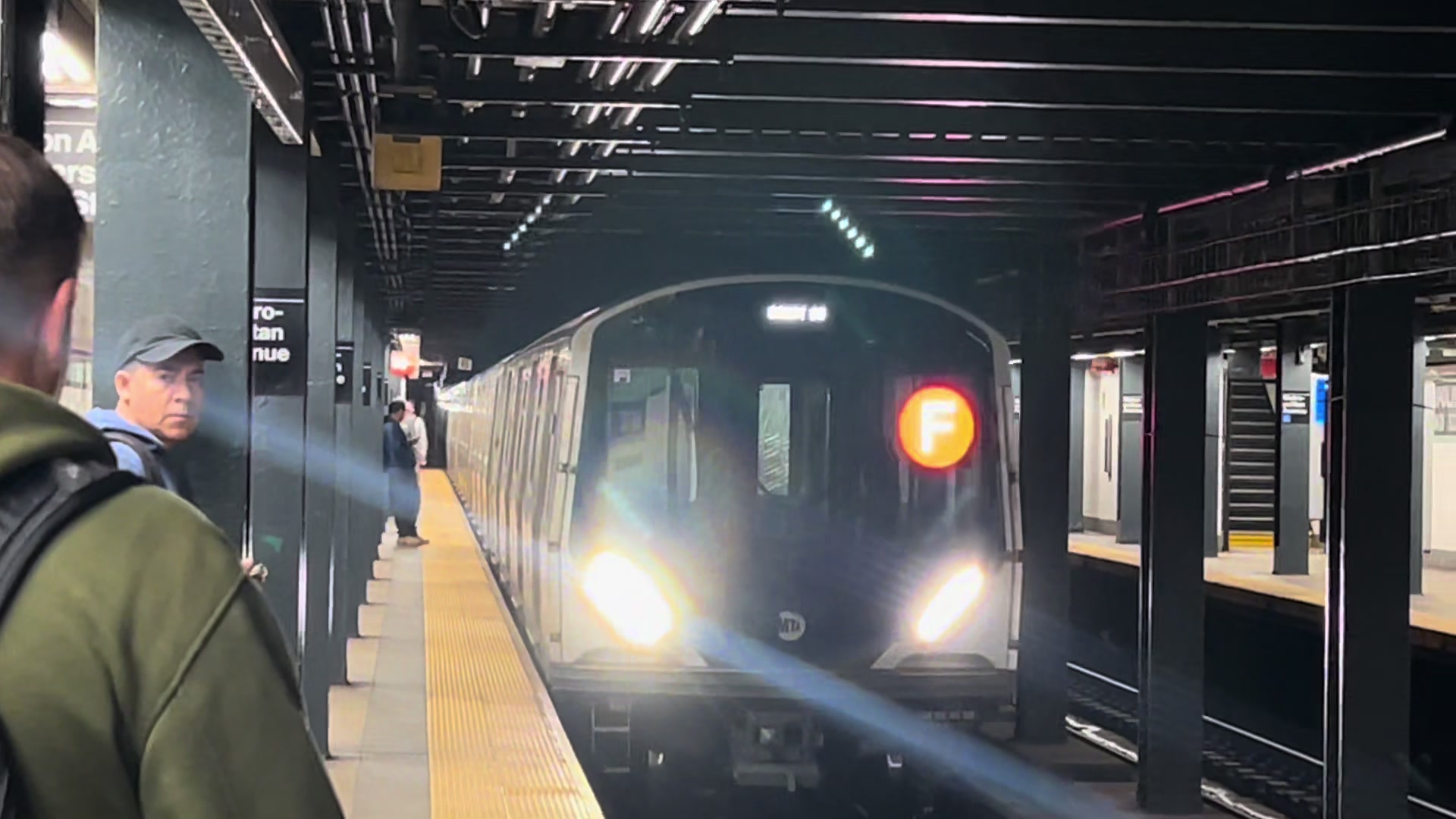 @R32 (J) train official