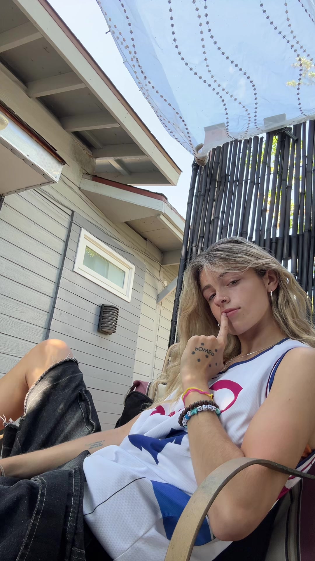 @Bella