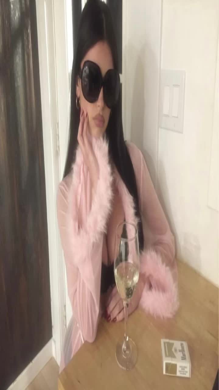 @🖤