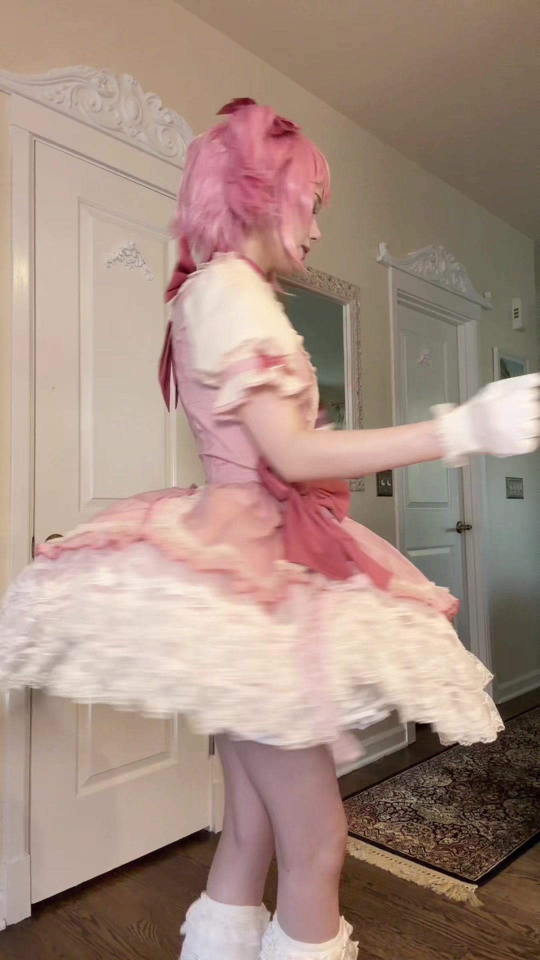 @anastasia (MAIN mewklekitty)