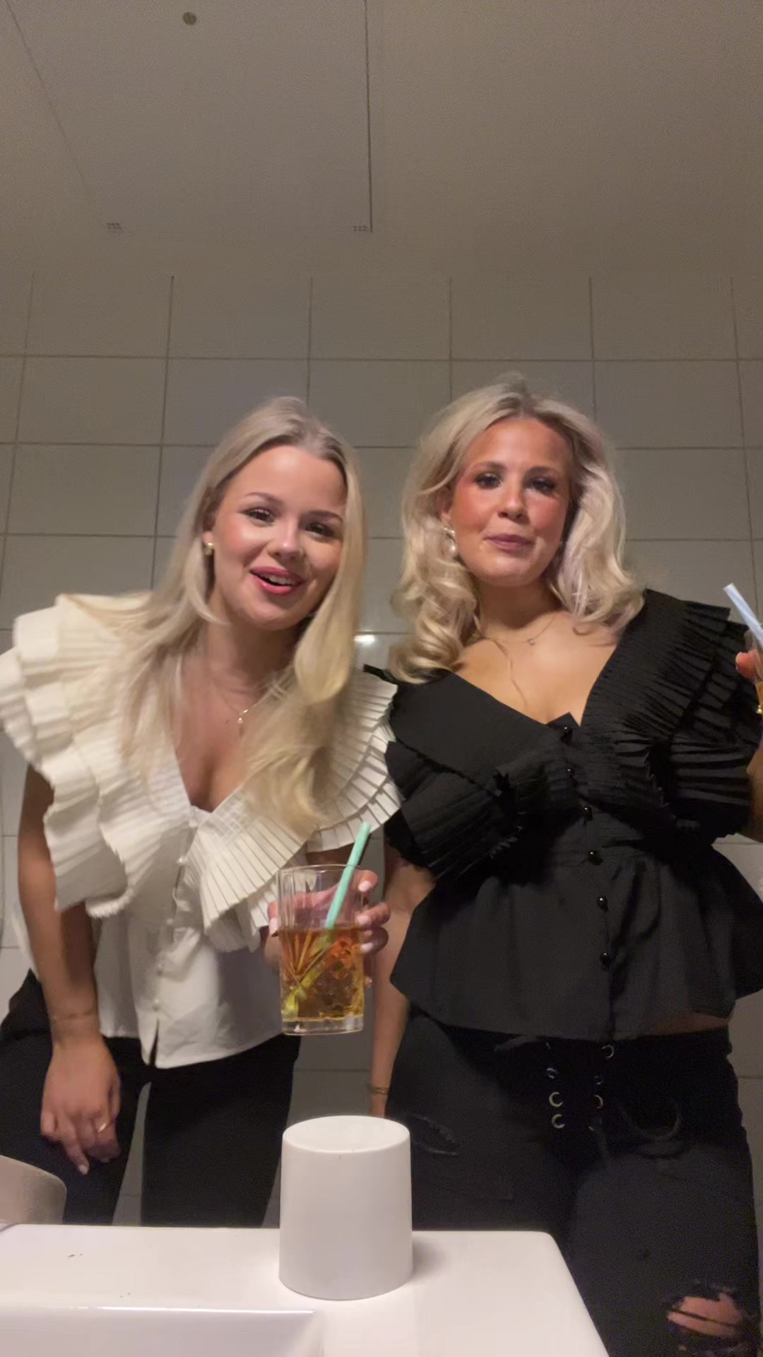 @The blondies🍸🧘🏼♀️🤍🪩🎧