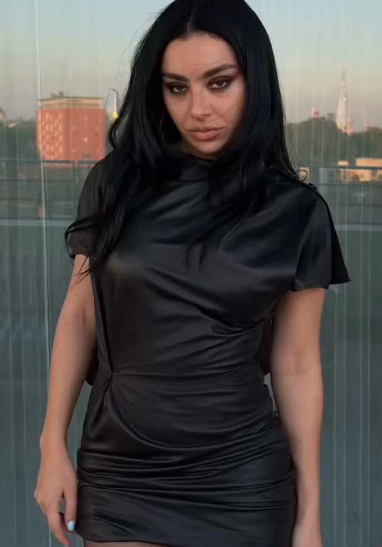 @Charli XCX