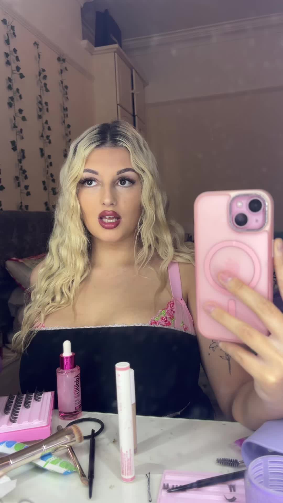 @meglilxox