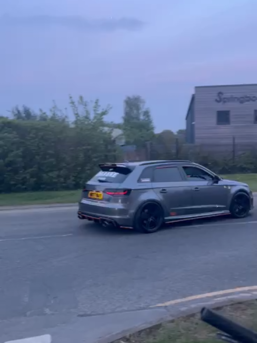 @hullsloopilass