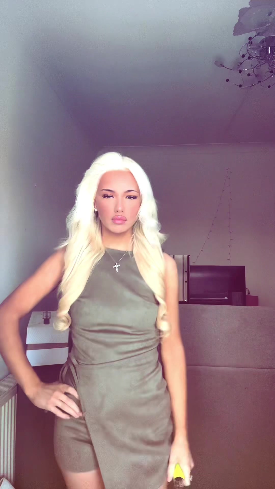 @Chlobo