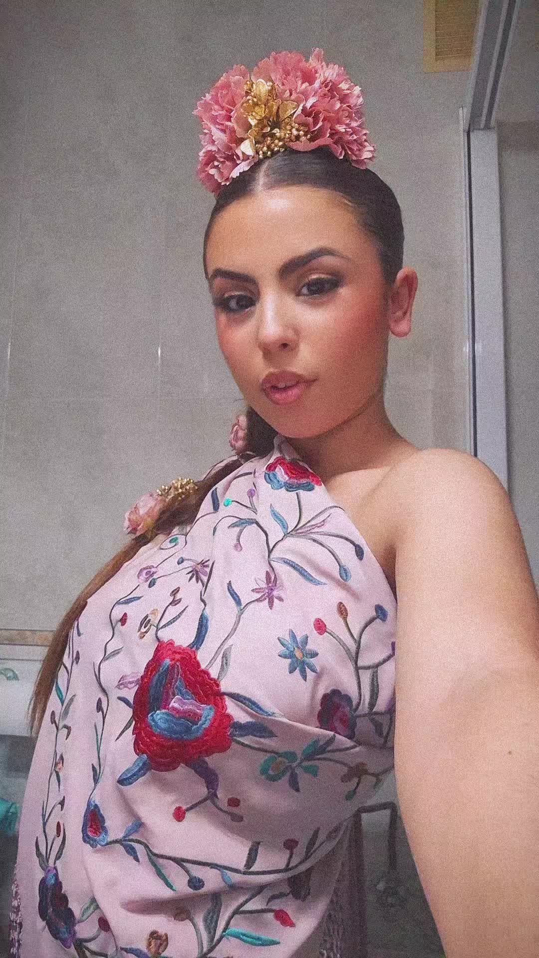 @Alba012_