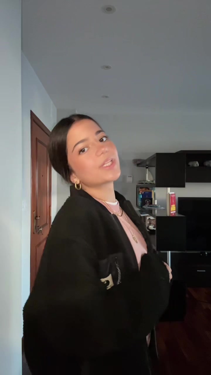 @thais