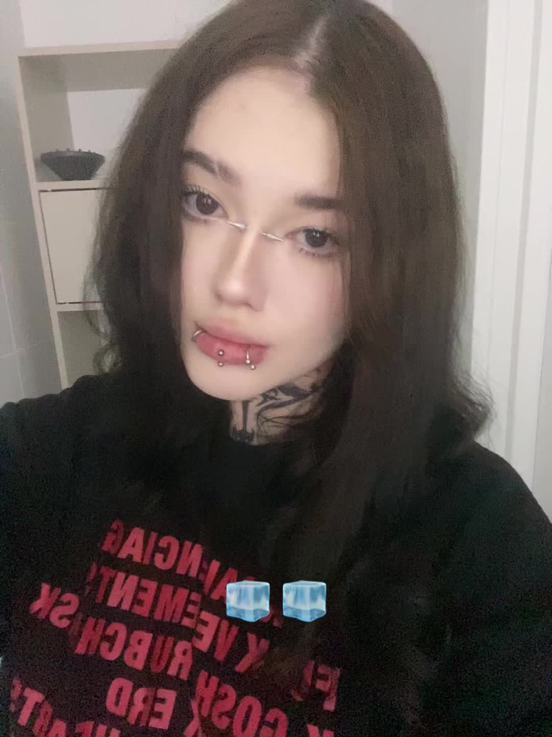 @trankkiss?))