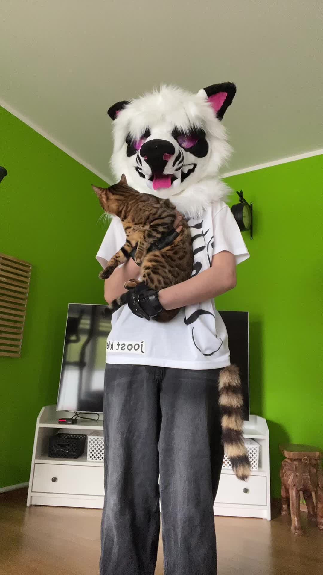 @𝑪𝑨𝑹𝑶𝑿