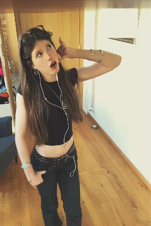 @Laura-🫆
