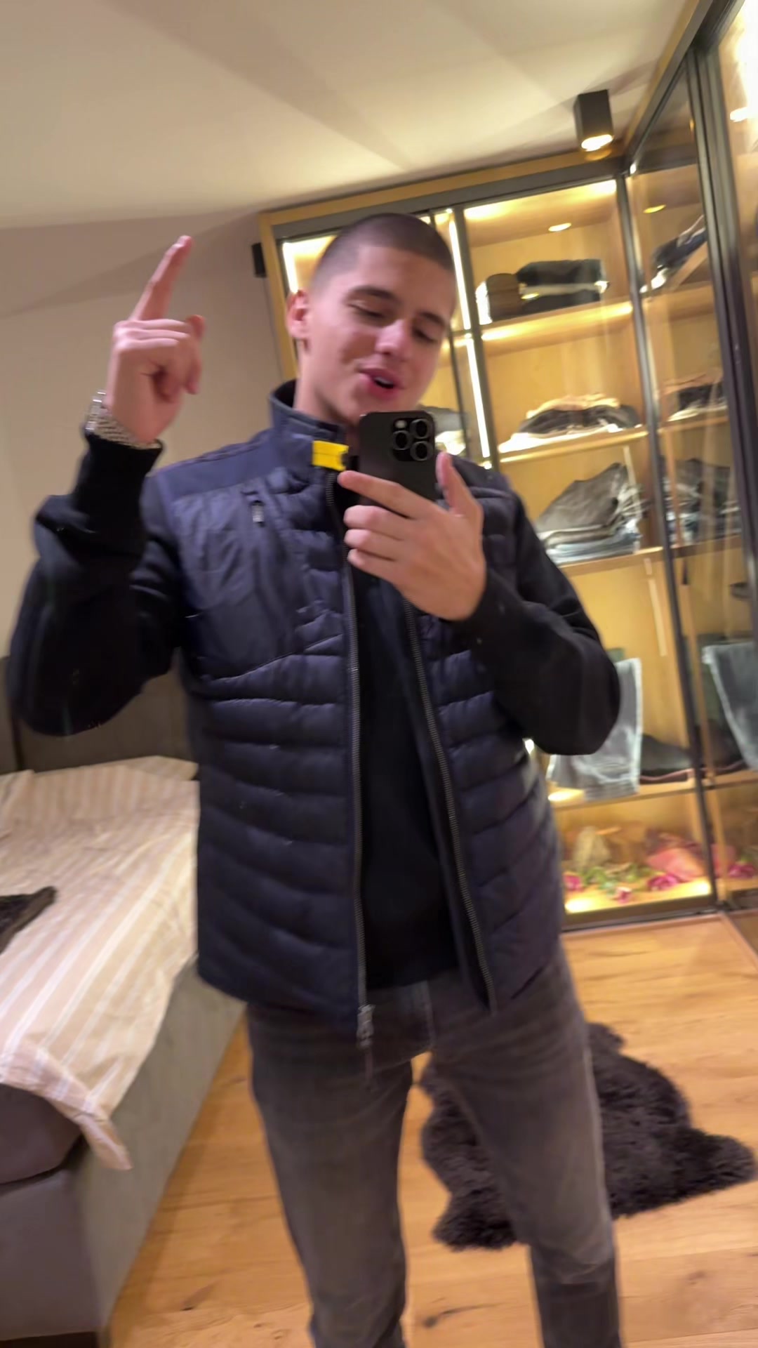 @Dinćeffm