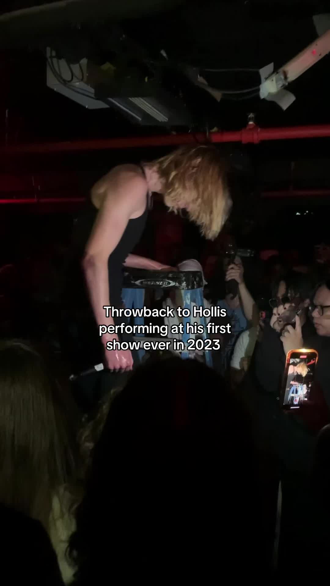 @2hollisstar