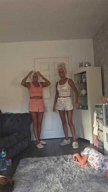 @Cheeky twins