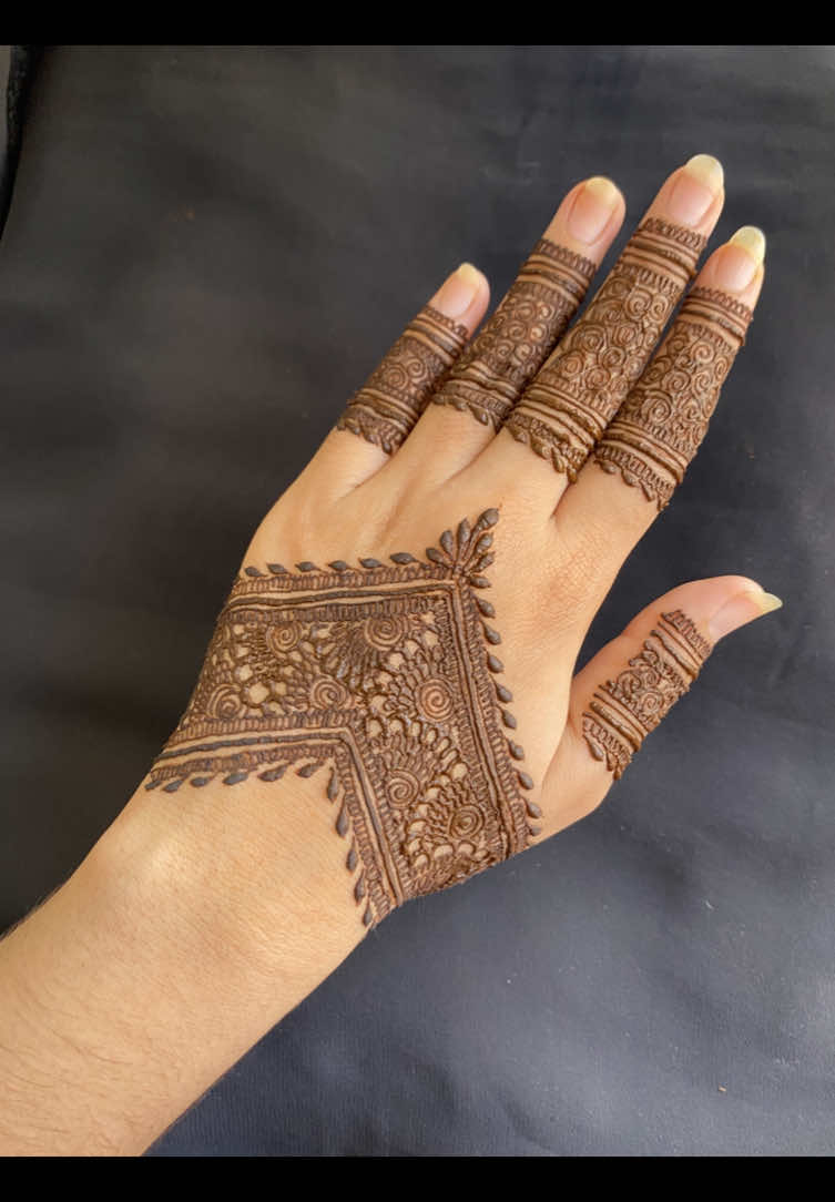 @Afifa_henna