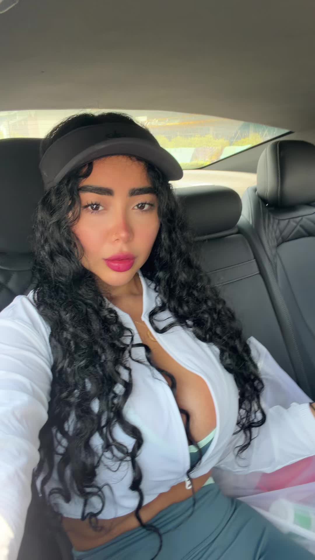 @melikam.mo