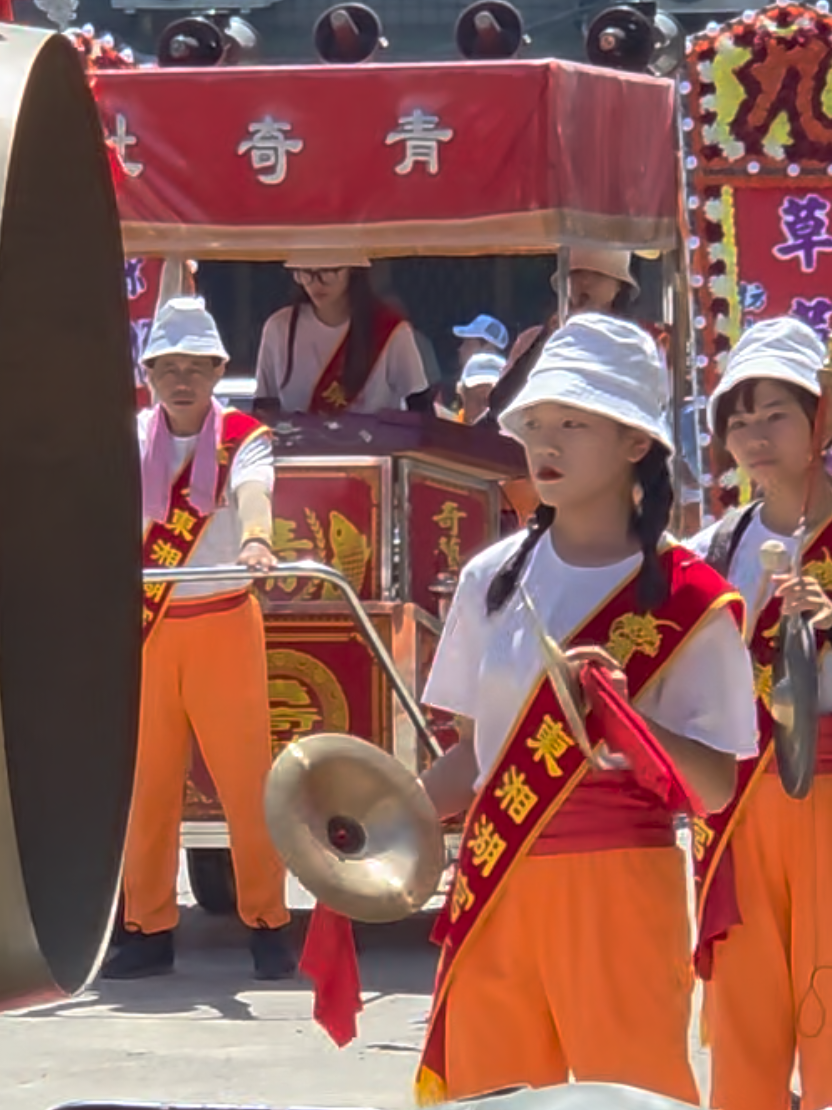 @帥哥跑廟會