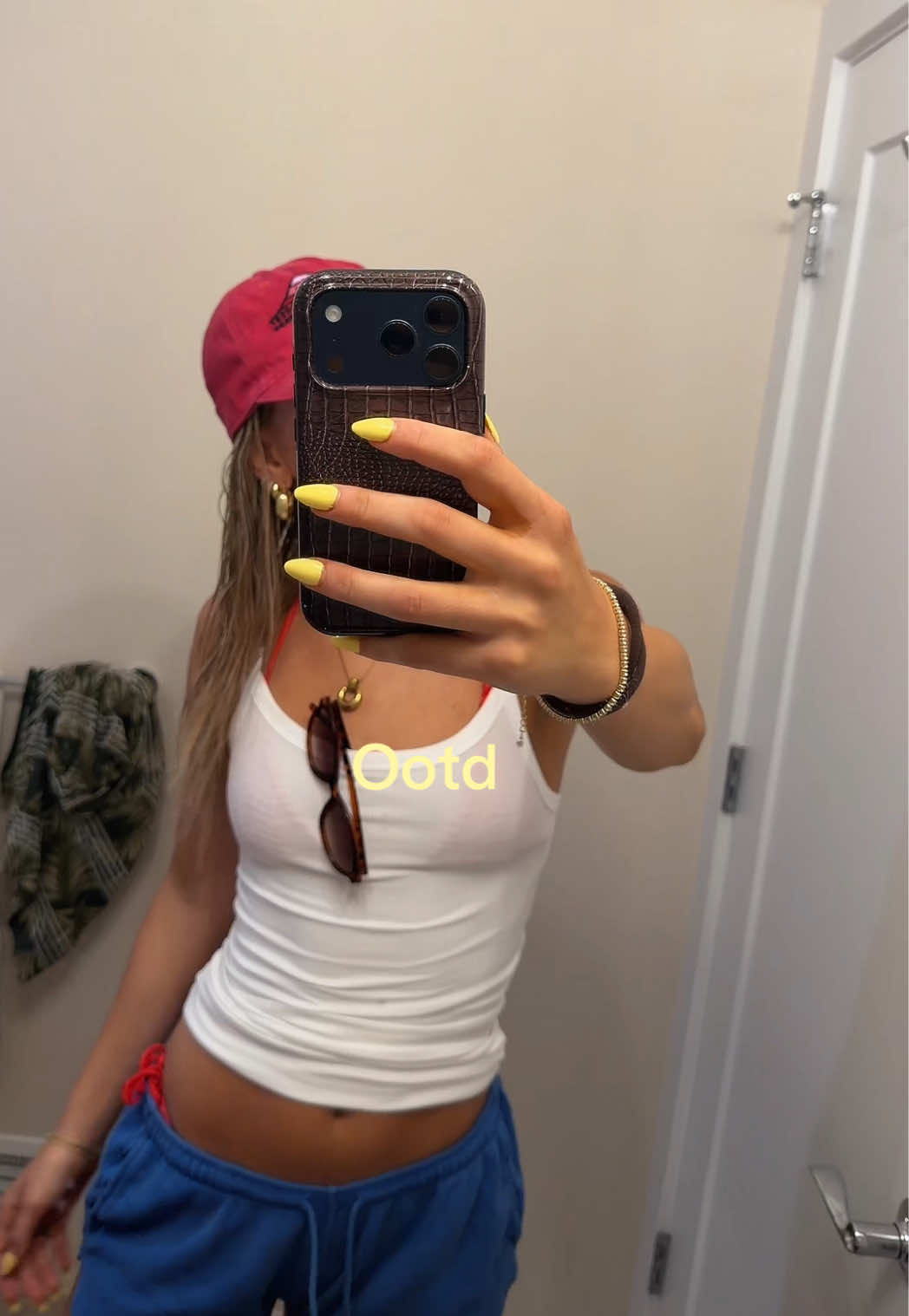 @caitlynnavery