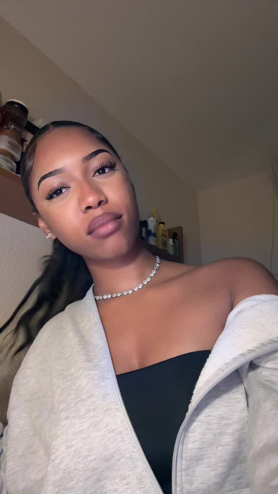 @baddie.chaki