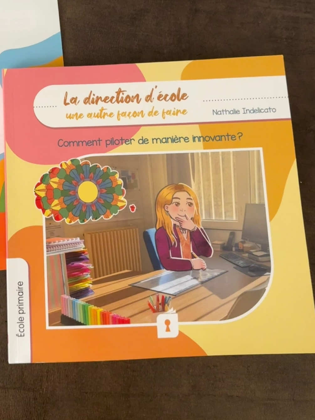 @👩🏻&zwj;🏫 Julie_TeacherReader 📚