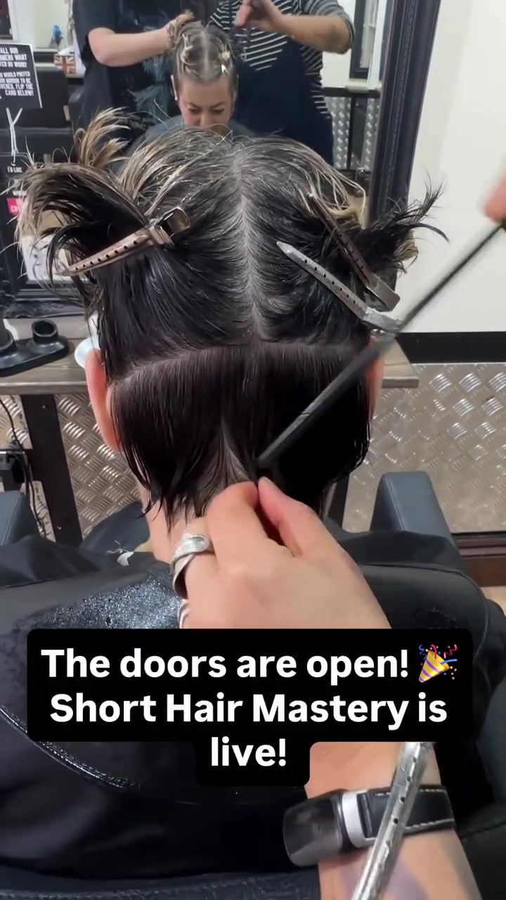 @Short Hair Cutting Specialist