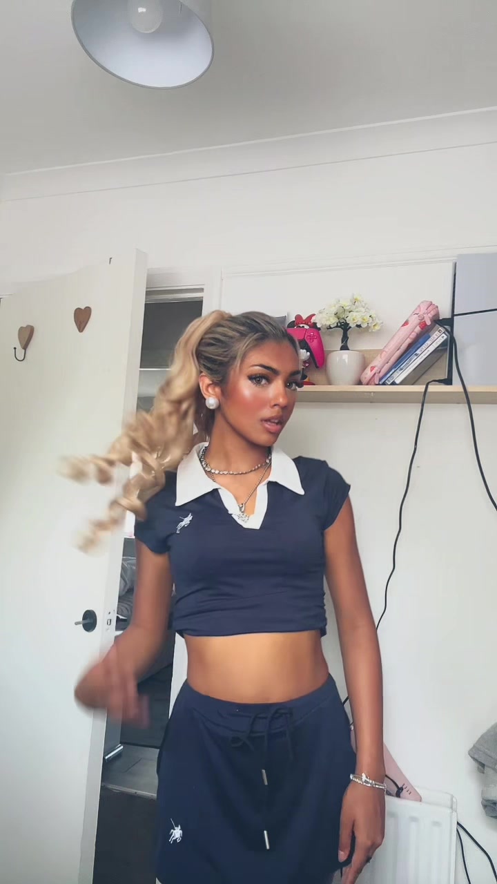 @FRANKIELOUISE          FLH🦋