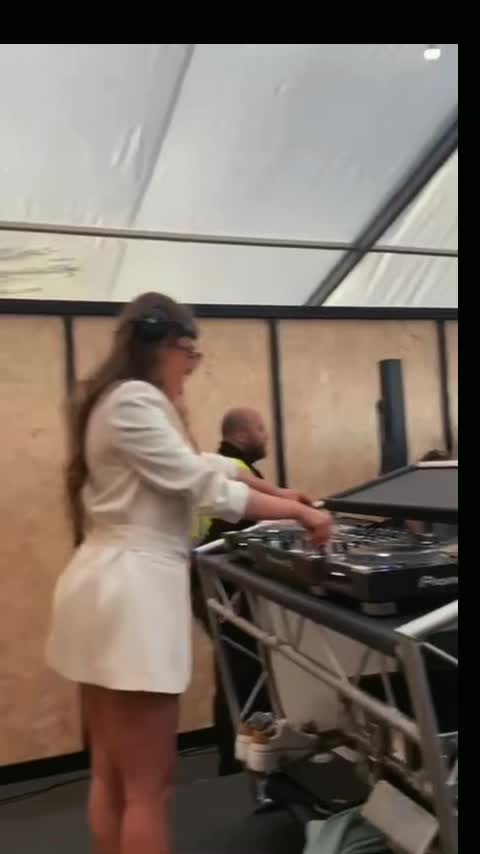 @taylaolivia__dj