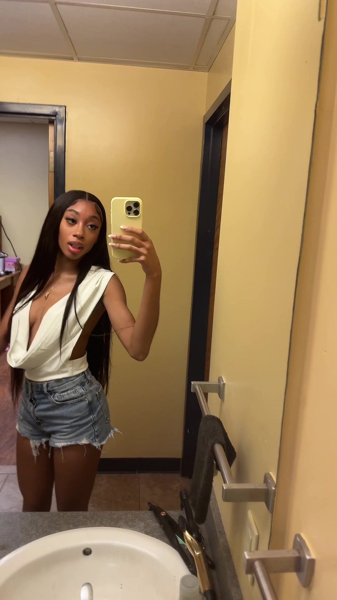 @sexypetitebaddie