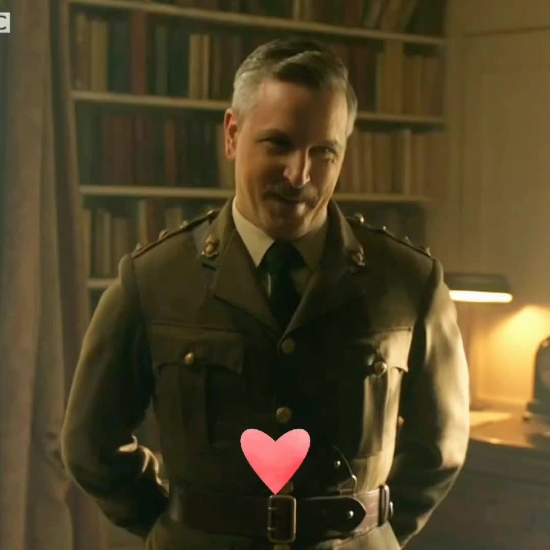 @Mathew Baynton's middle~finger