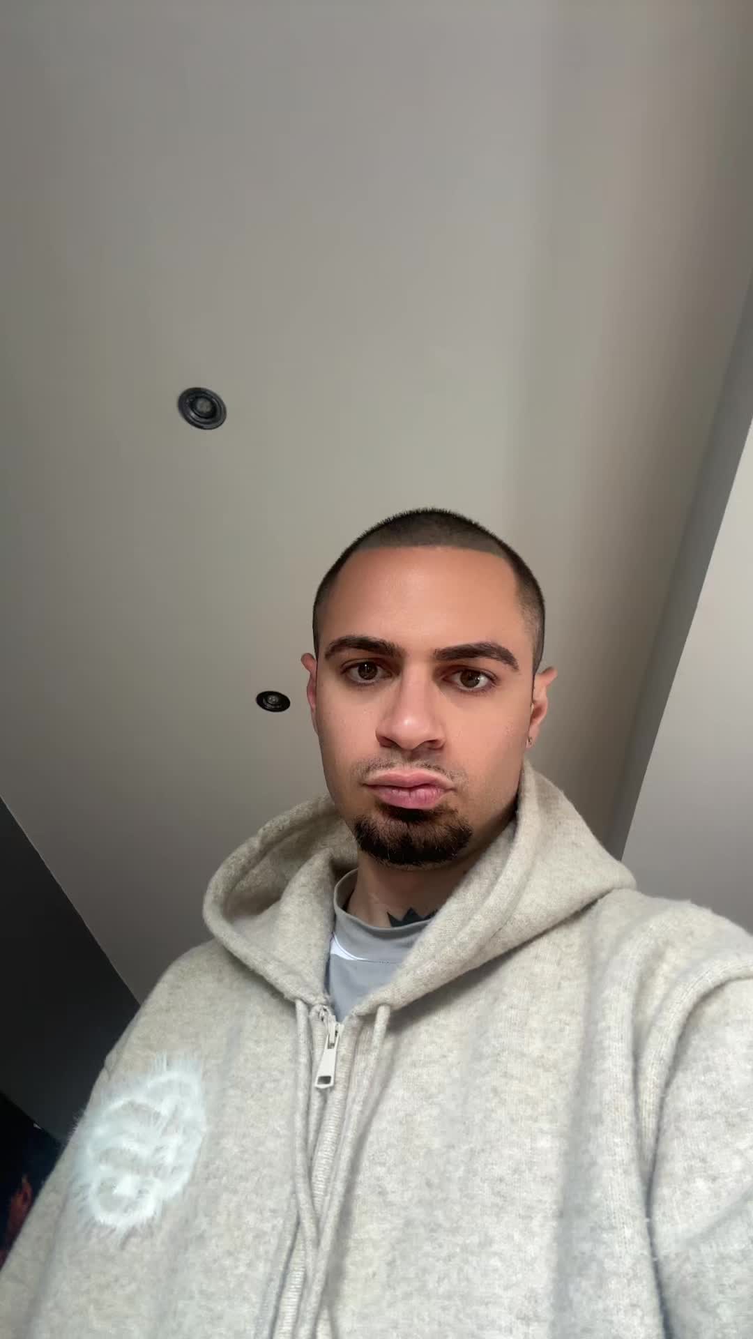 @andonisneo