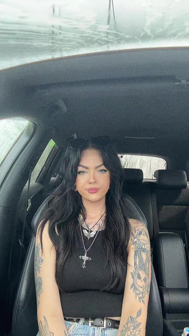 @Holly⛓️🖤