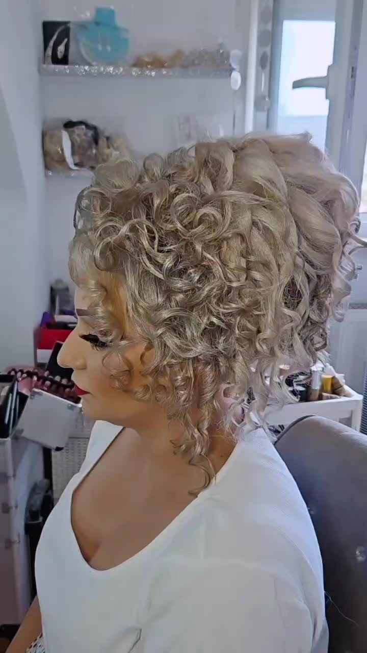 @Mrs.Blondina