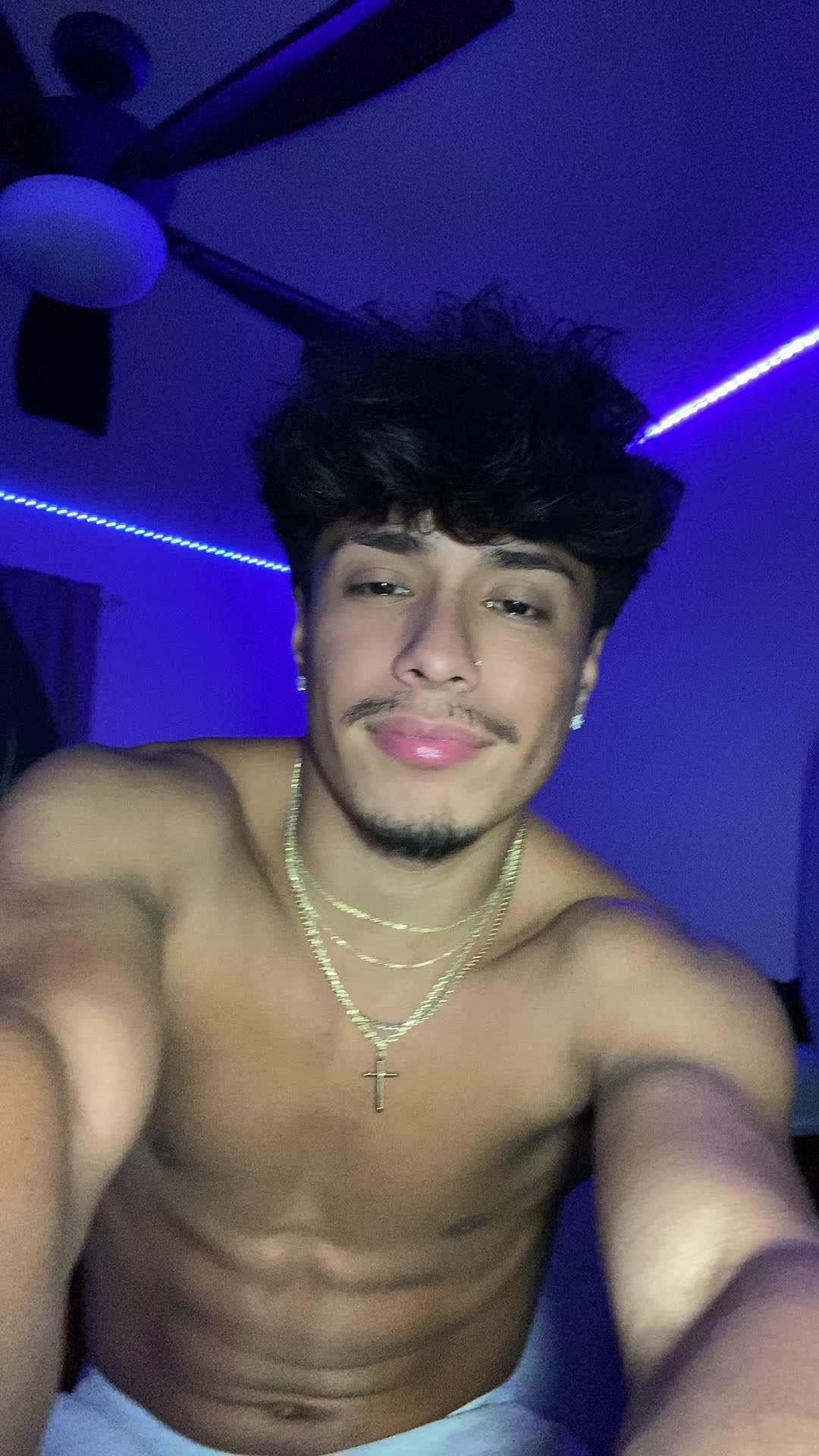 @😁