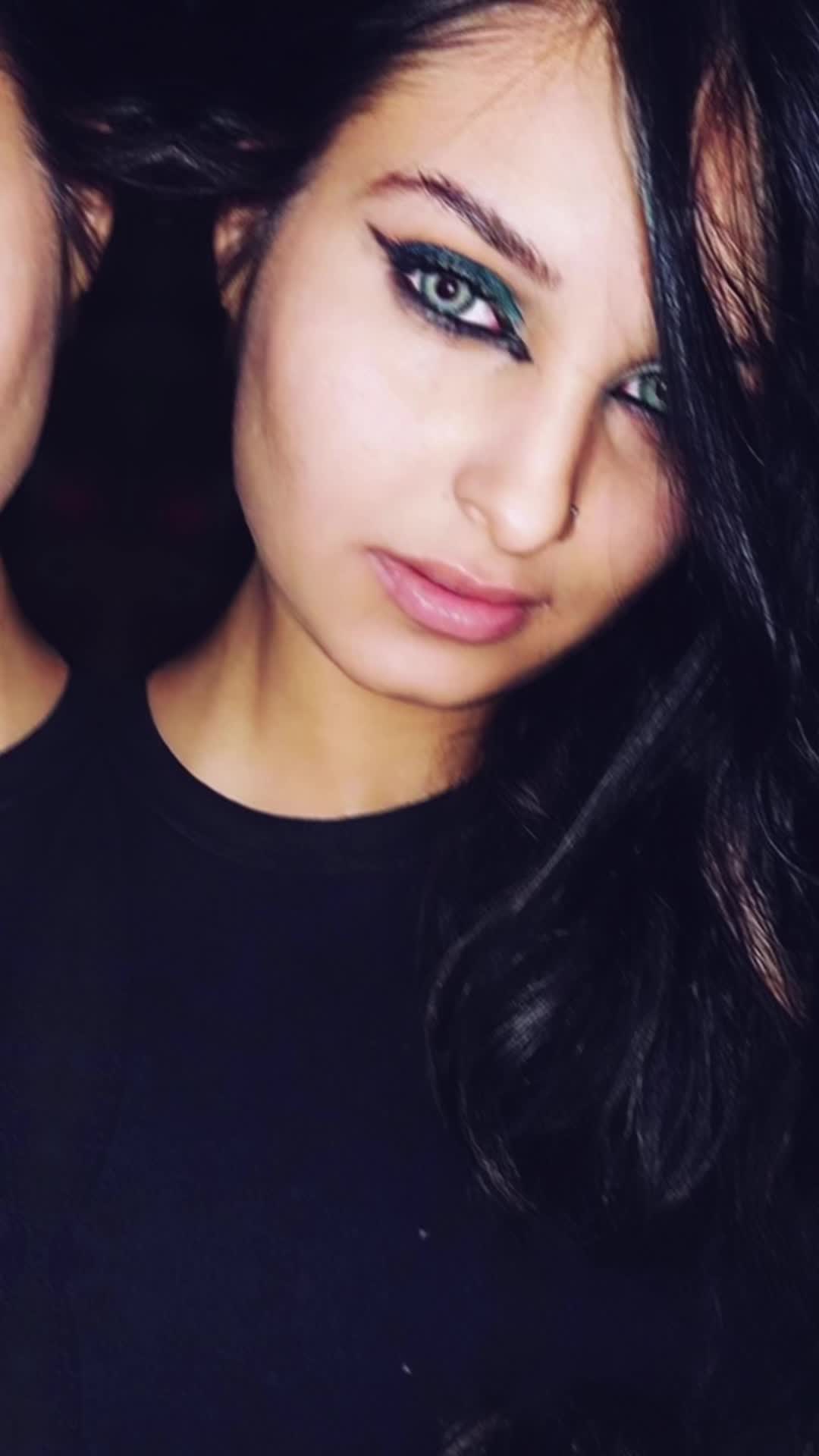@mollykamoly