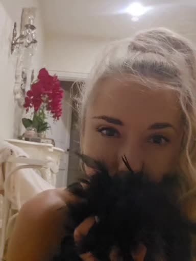 @BlondiFox